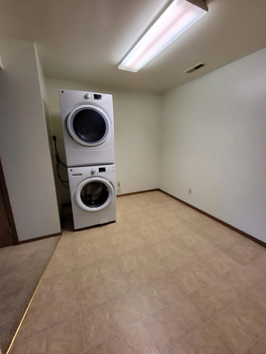 Building Photo - 406 W Mill St #6