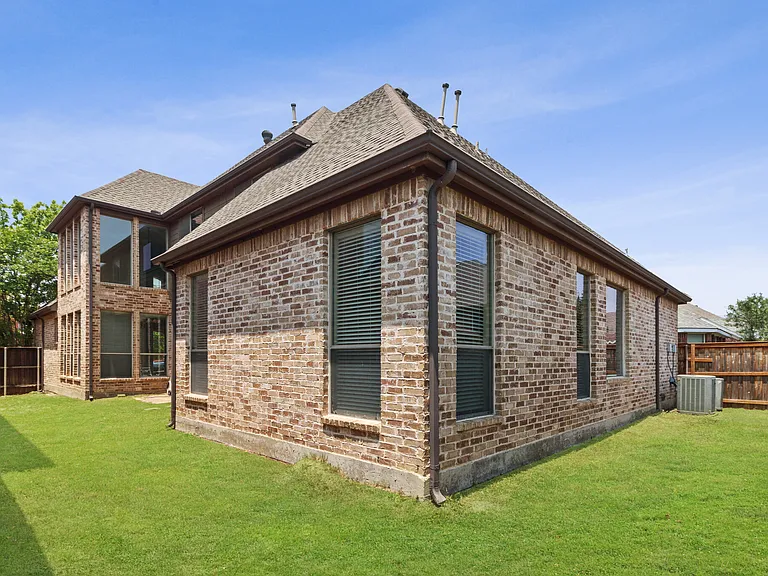3240 Forestbrook Dr — Photo 18