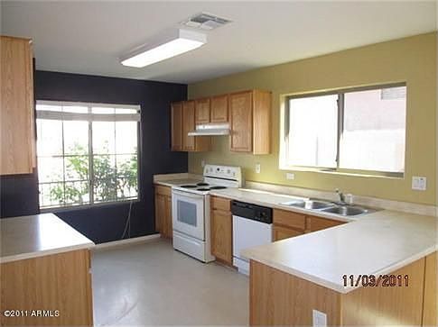 4th image of 4323 W Park St