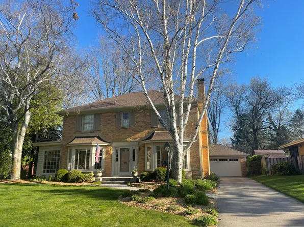 2931 Oakwood Dr SE, East Grand Rapids, MI 49506