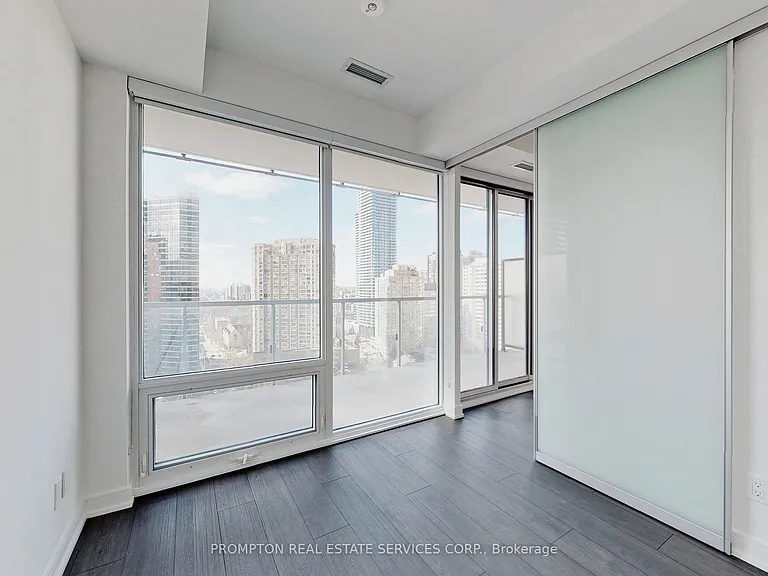 3 Gloucester St #1010 — Photo 9