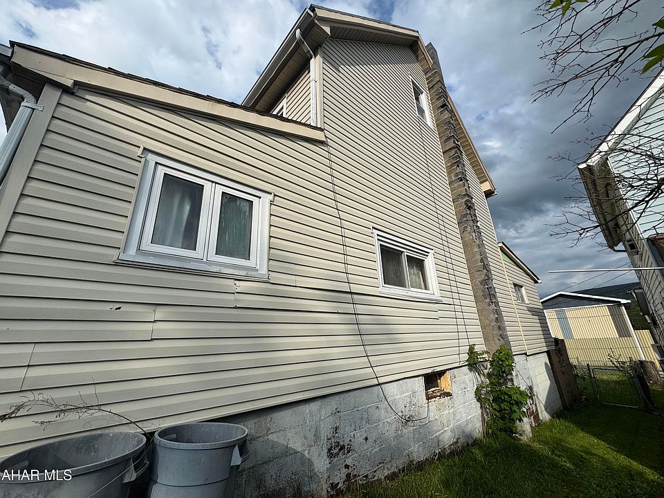 2nd image of 1104 N 5th Ave