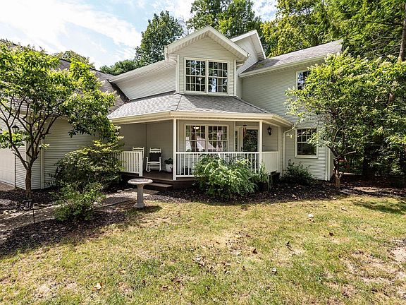 2nd image of 3026 E Chase Ln