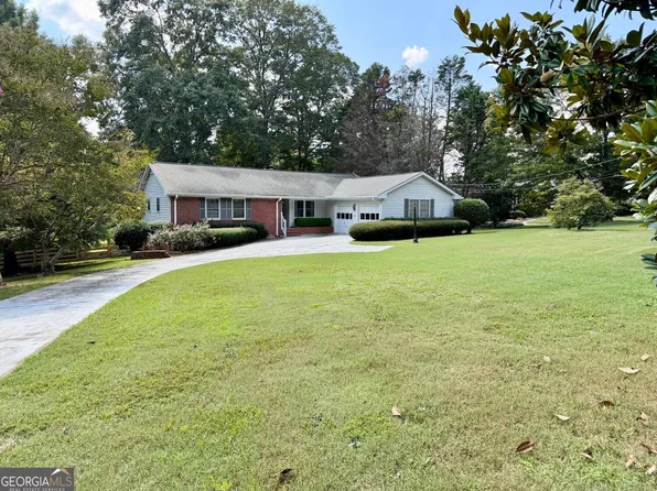 5 Plantation Cir, Carrollton, GA 30117