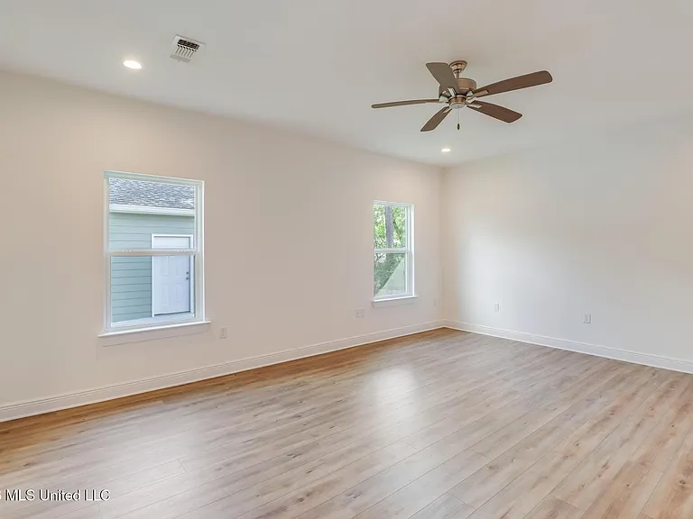13469 Mary Ave — Photo 14