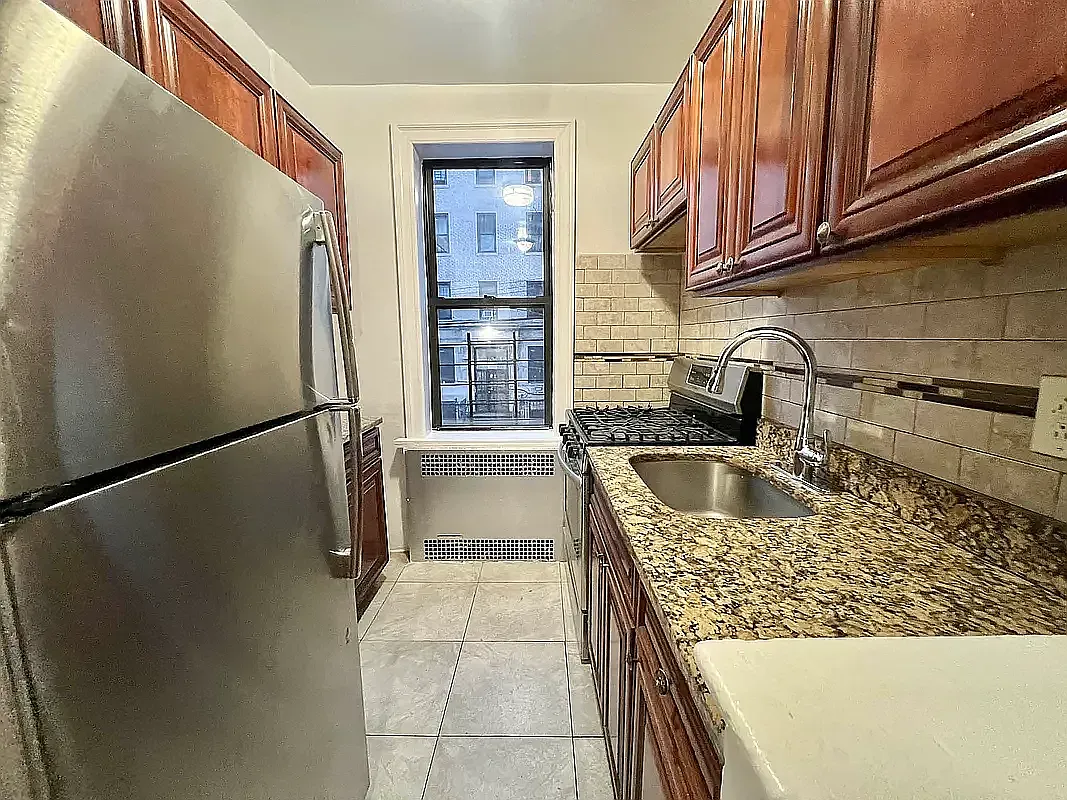 2301 Creston Avenue — Photo 2