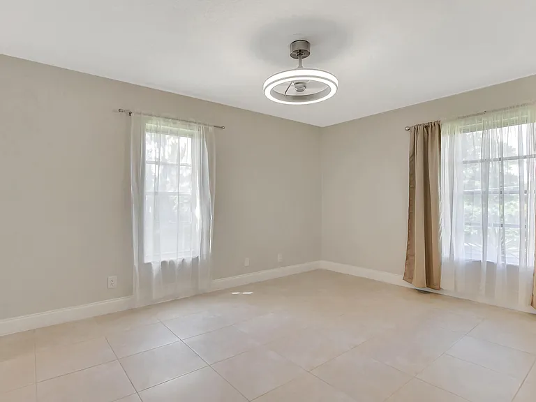 450 NW 20th St #2020 — Photo 11