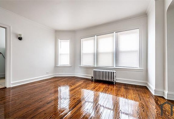 3rd image of 7914 S Kingston Ave