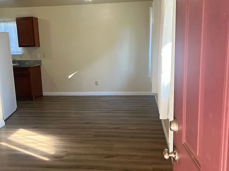 1954 Country Club Ct — Photo 1
