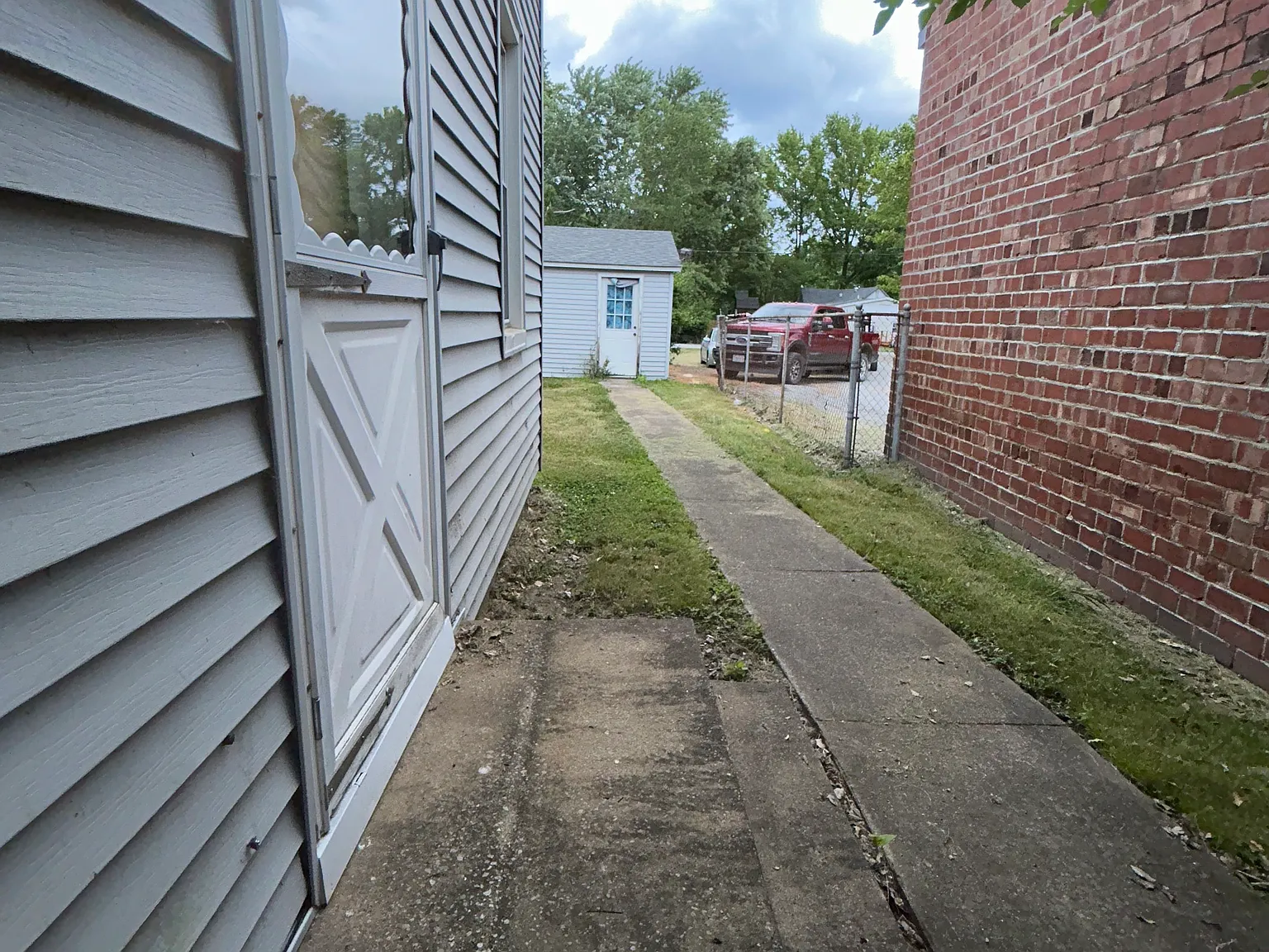 3 bed, 1080 sqft, $950 — Photo 3