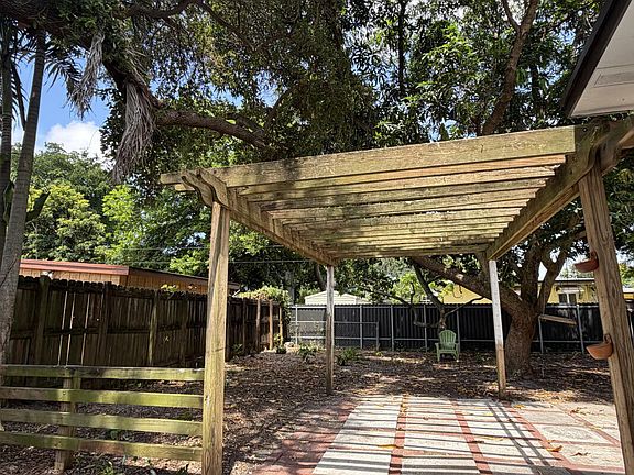 3rd image of 3611 SW 33rd Avenue