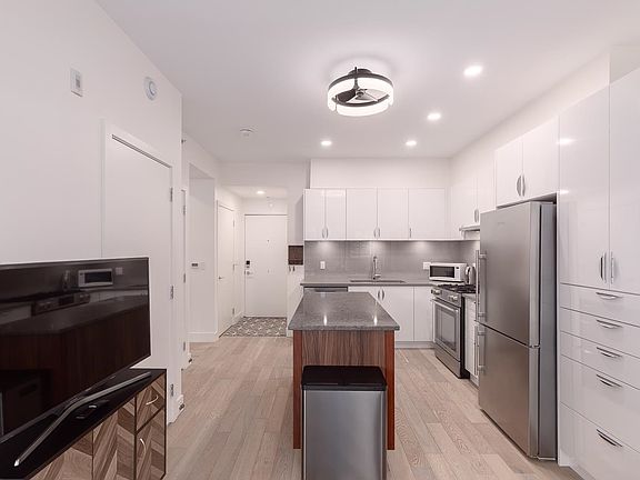 5th image of 2666 Duke St #404