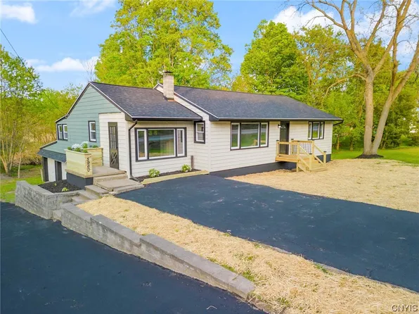 5960 Newport Rd, Camillus, NY 13031