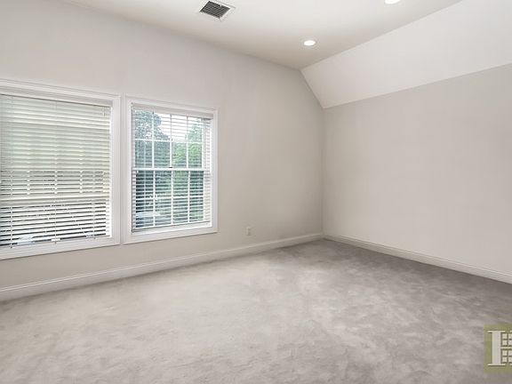 3rd image of 29 Carpenter Ave APT 1A
