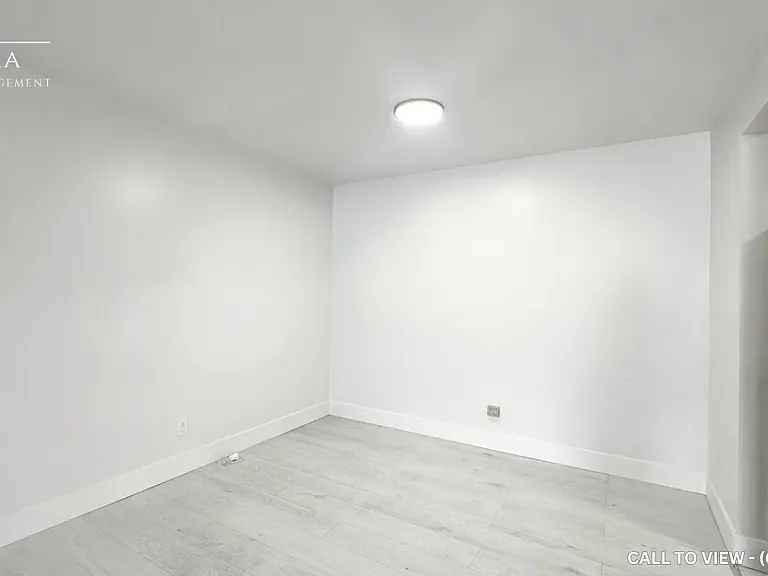 735 Deveron Cres #205 — Photo 5
