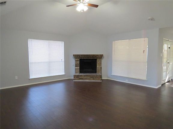 5th image of 4974 Briar Oaks Ln