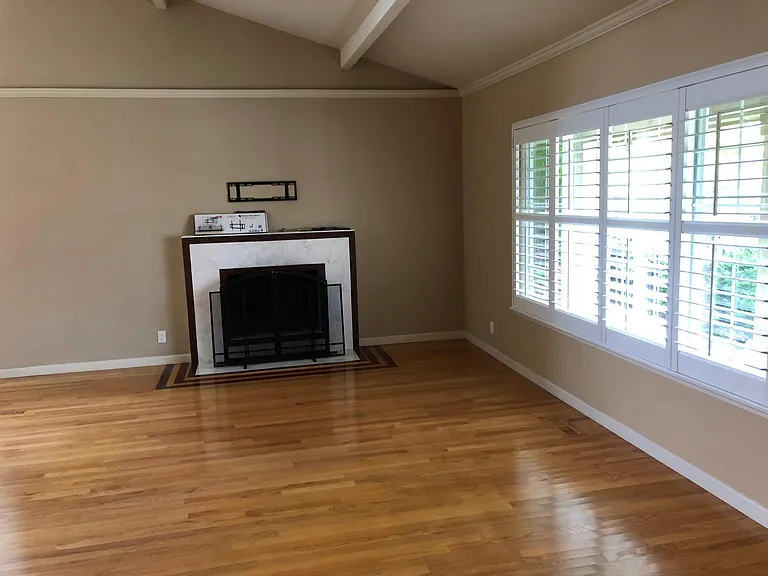 1082 Robbia Dr — Photo 4