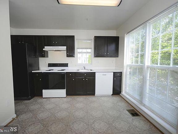 2nd image of 2420 Saint Albert Ter