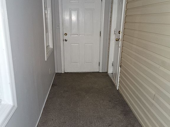 3rd image of 12-16 Rosz Pl #16-4