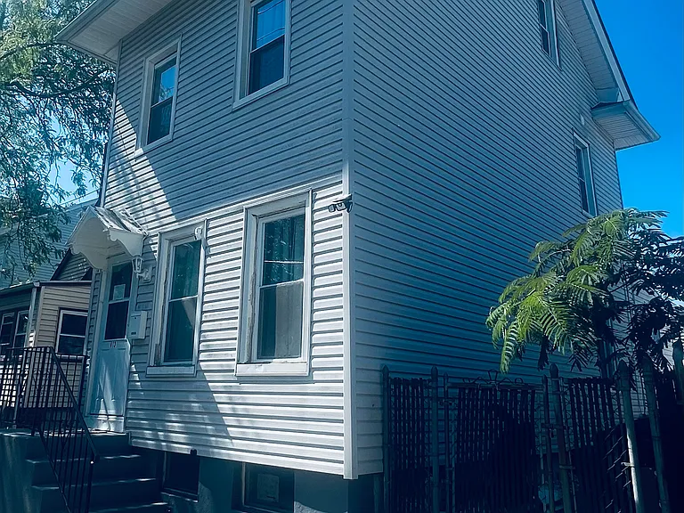 413 William St — Photo 5