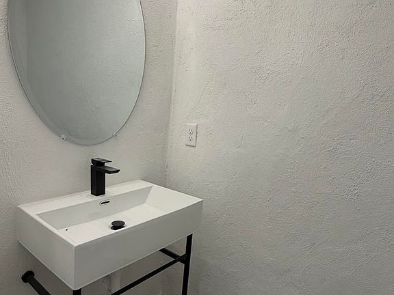5th image of 2511 Pierce Street #2