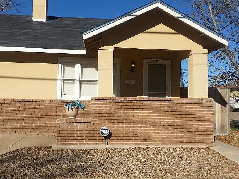 1st image of 607 W 1st St #237