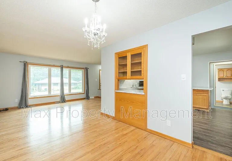 3934 Oakshire Rd — Photo 7