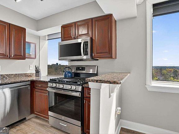 5th image of 2479 Peachtree Rd NE APT 1517