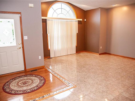 3rd image of 119 Edgewood Dr