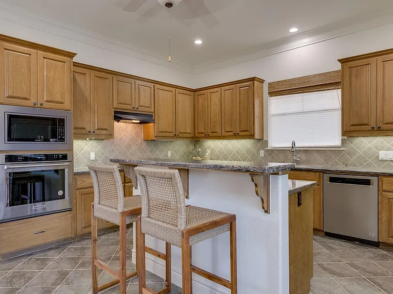 132 Lakeway Dr — Photo 12