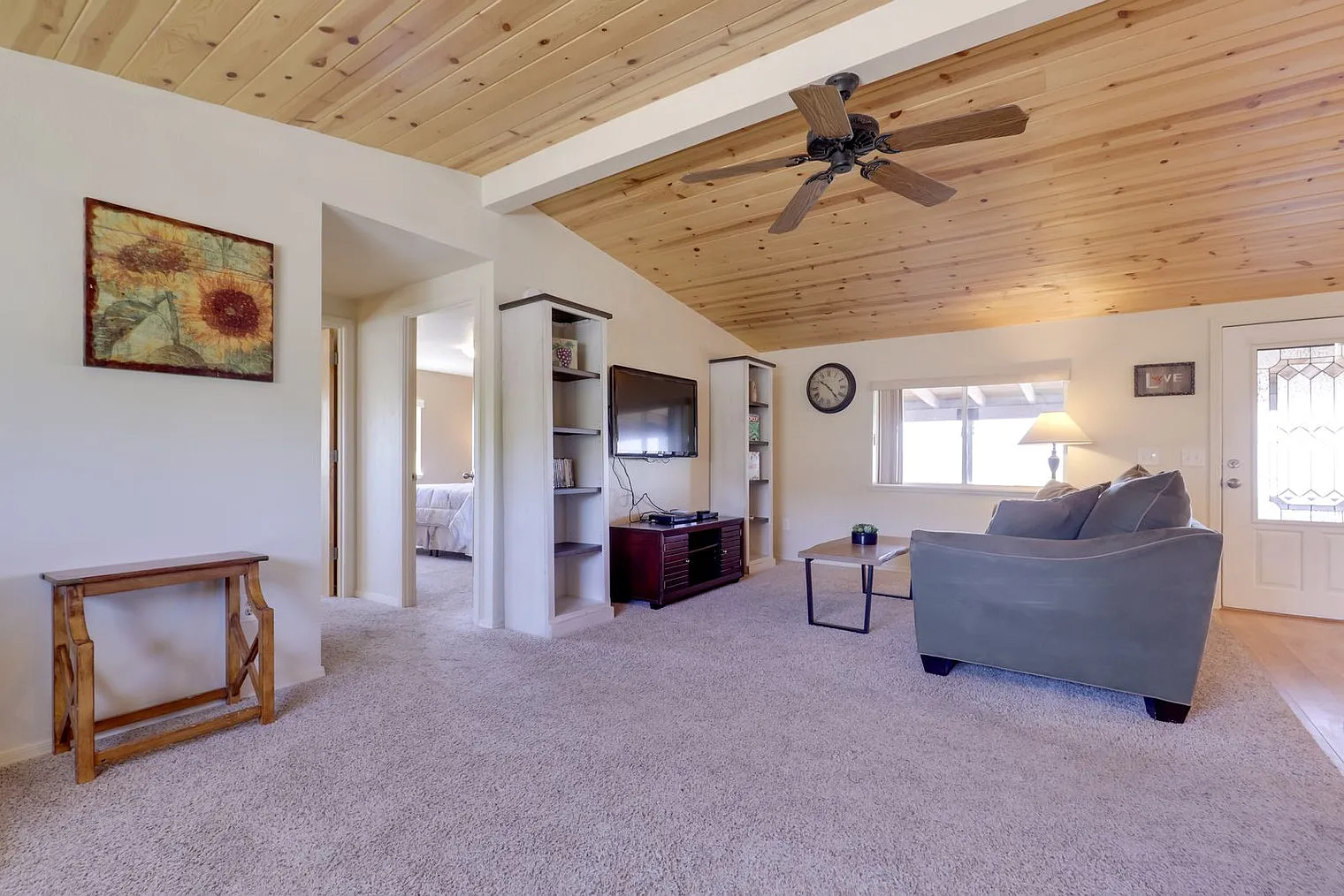 3 bed, 2.0 bath, 1334 sqft, $3,290 — Photo 3