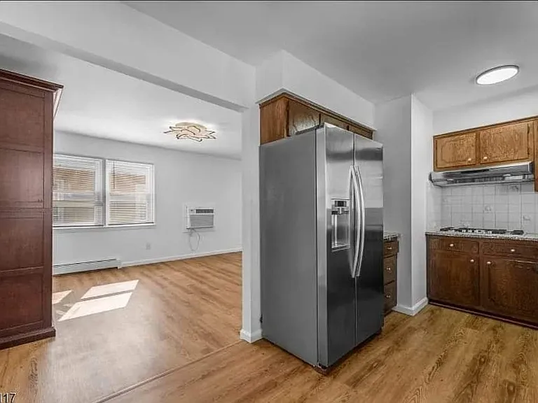 520 Davis Ave #2 — Photo 6