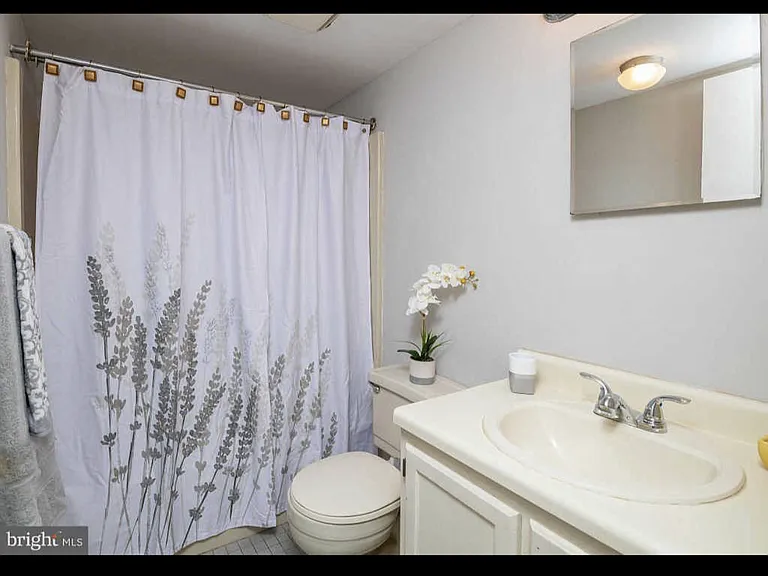 49 Six Holly Dr #6 — Photo 12