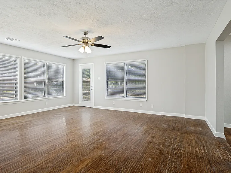 1913 Landa Dr — Photo 18