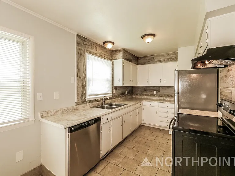 3407 N Pleasant St — Photo 7