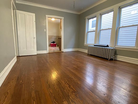 5th image of 2651 N Avers Ave #2