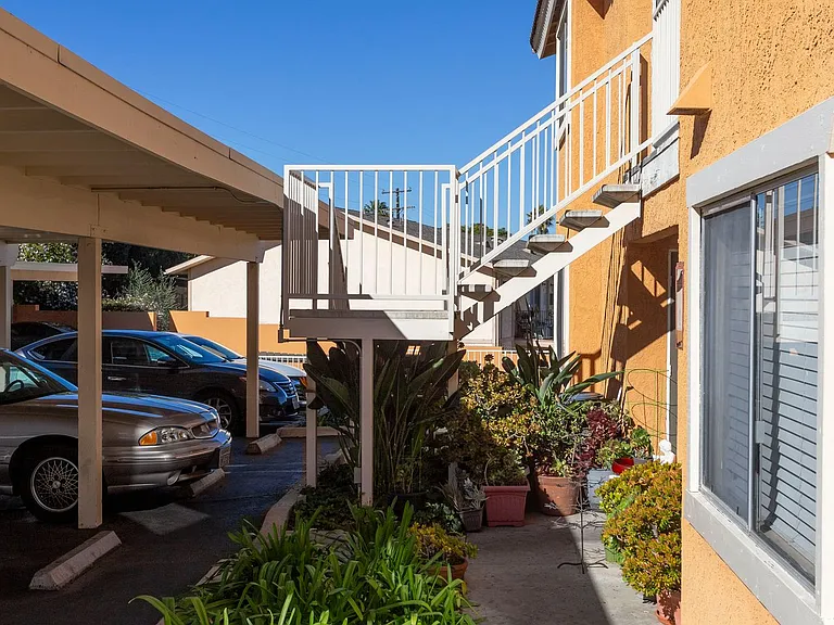 Tuscany Hills Apartments — Photo 9