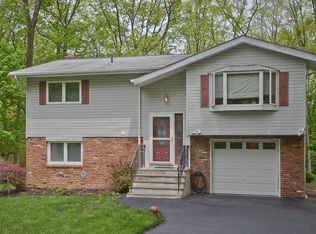 29 Temple Trl, Hopatcong, NJ 07843