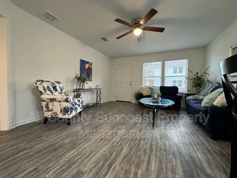 2 bed, 1.5 bath, $1,250 — Photo 4