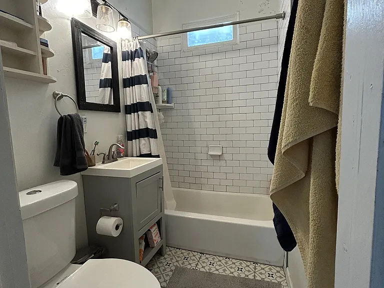 1011 E Elm St — Photo 20