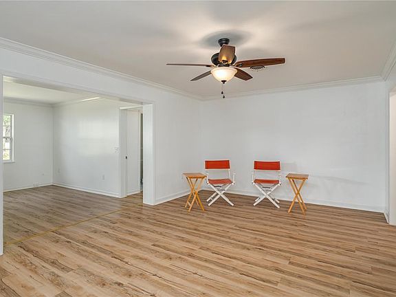 5th image of 2230 W Helen Cir
