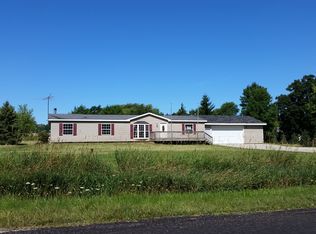 N2995 Manley Rd, Hortonville, WI 54944