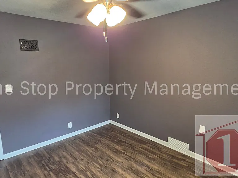 608 NE Florence Ave #A — Photo 10