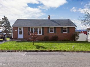 32 Maple St, Danville, PA 17821