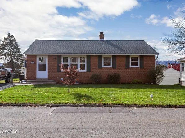 32 Maple St, Danville, PA 17821