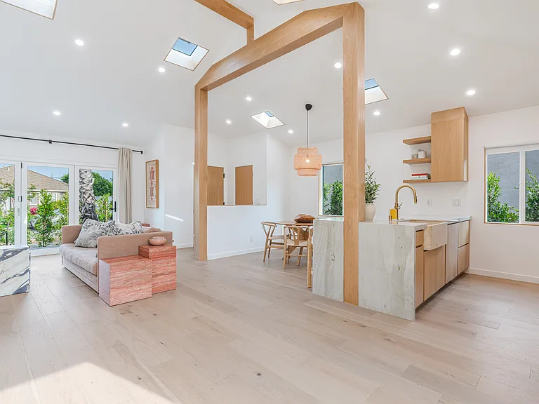 8417 Holy Cross Pl — Photo 13