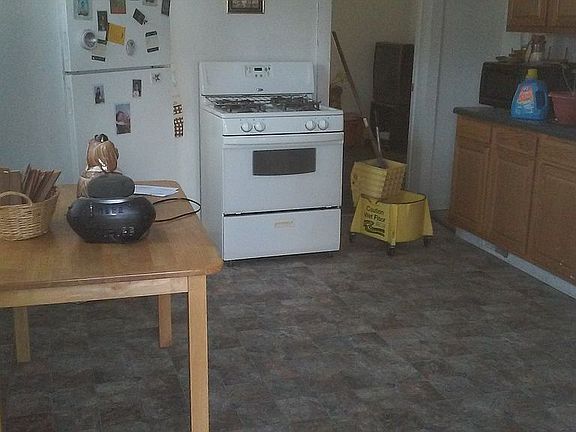 4th image of 317 E Superior St