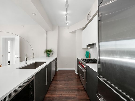 3rd image of 1201 S Prairie Ave #604