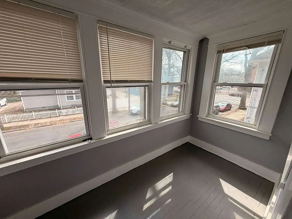 3 bed, $1,800 — Photo 2