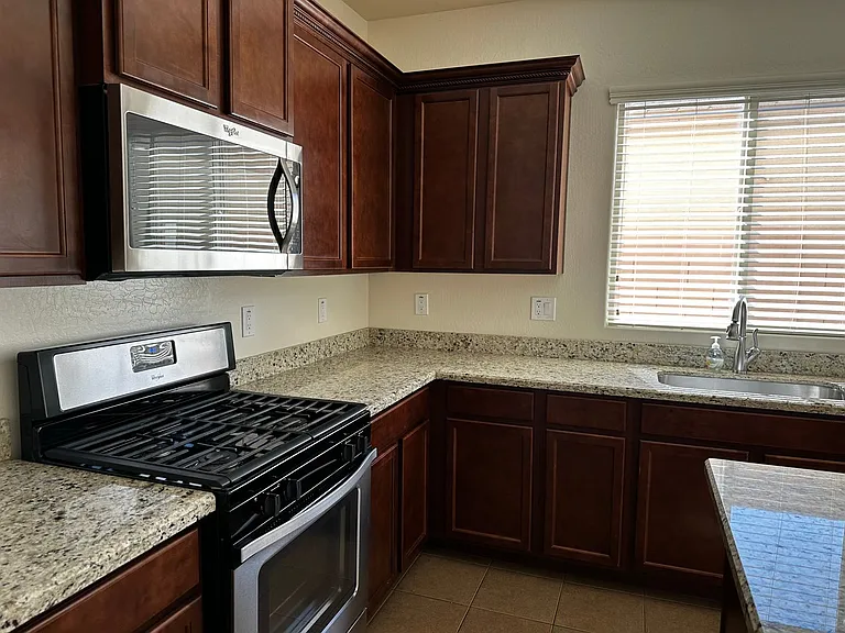 18618 W Mountain View Rd — Photo 8